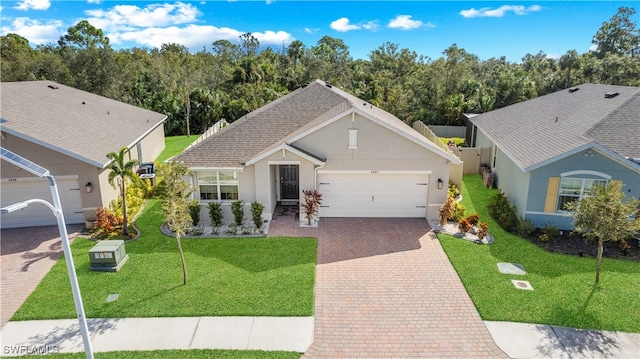 view of front of house featuring a garage and a front yard