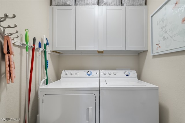 laundry room with cabinets and independent washer and dryer