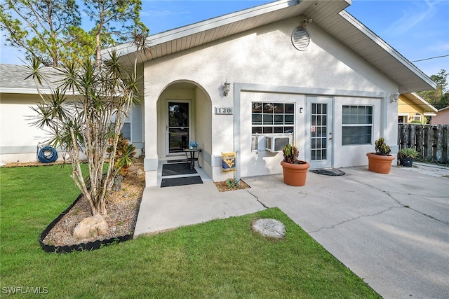 entrance to property featuring a yard