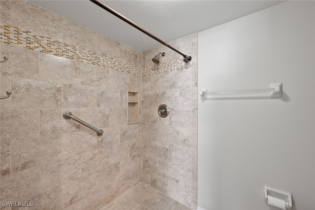 bathroom featuring a tile shower