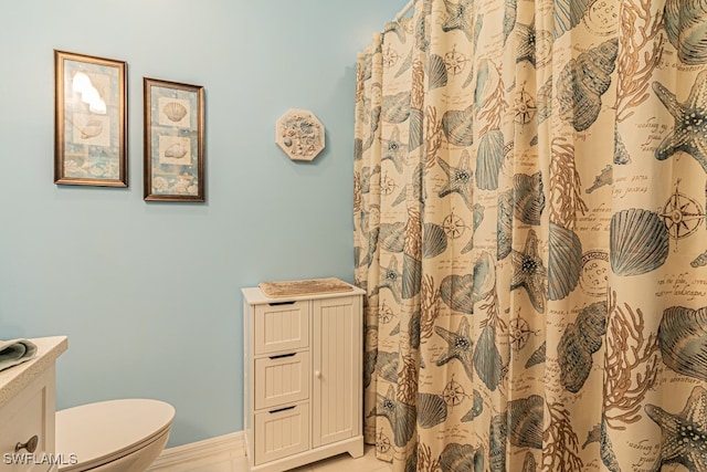 bathroom with toilet and a shower with curtain