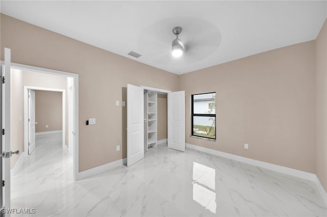 unfurnished bedroom featuring ceiling fan and a closet