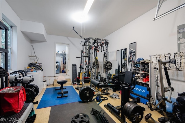 workout room with washer / clothes dryer