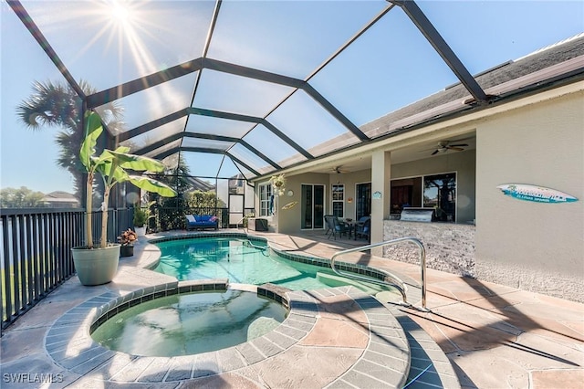 view of swimming pool with an in ground hot tub, a patio, ceiling fan, and a lanai