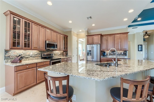 kitchen with sink, a breakfast bar, a spacious island, and stainless steel appliances