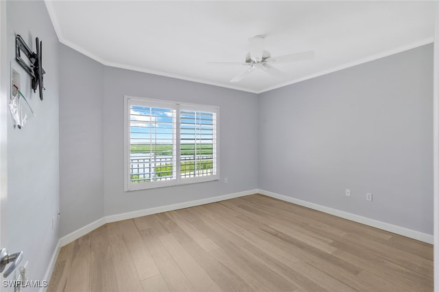 spare room featuring crown molding, light hardwood / wood-style floors, and ceiling fan