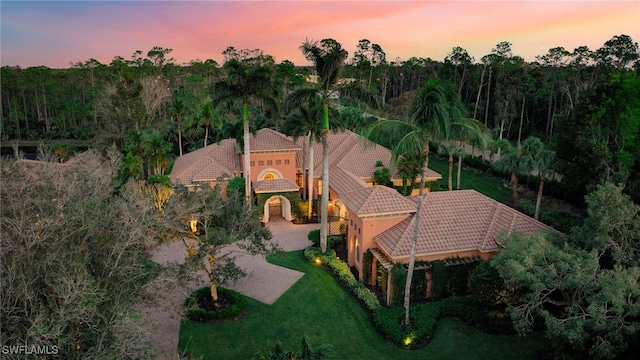 view of aerial view at dusk