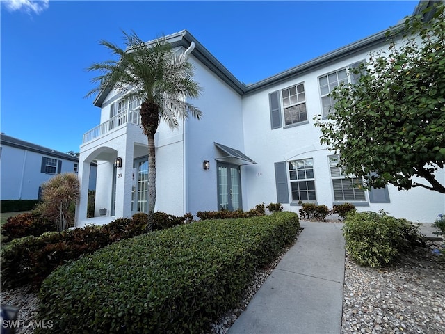 view of front of home featuring a balcony