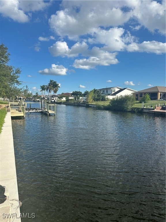 Listing photo 3 for 220 SE 29th St, Cape Coral FL 33904