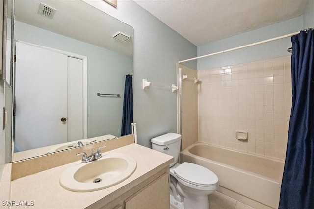 full bath featuring toilet, visible vents, shower / tub combo with curtain, and vanity