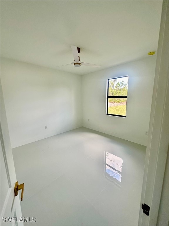 unfurnished room with ceiling fan