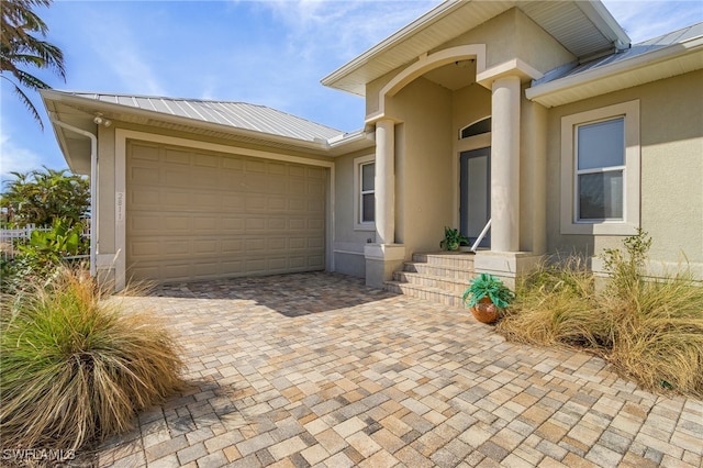 view of front of property featuring a garage