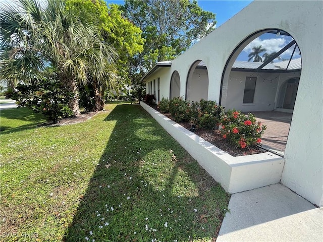 view of yard with a lanai