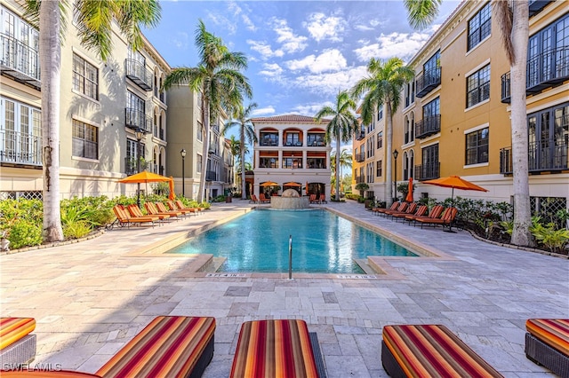 view of swimming pool