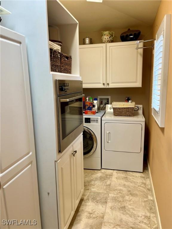 laundry room featuring cabinets and independent washer and dryer