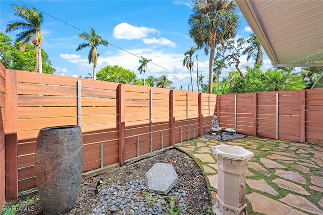 view of yard featuring a patio