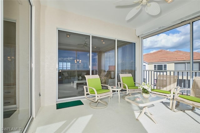 sunroom with ceiling fan