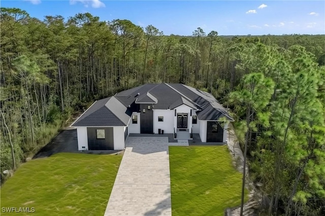 view of front of house featuring a front yard