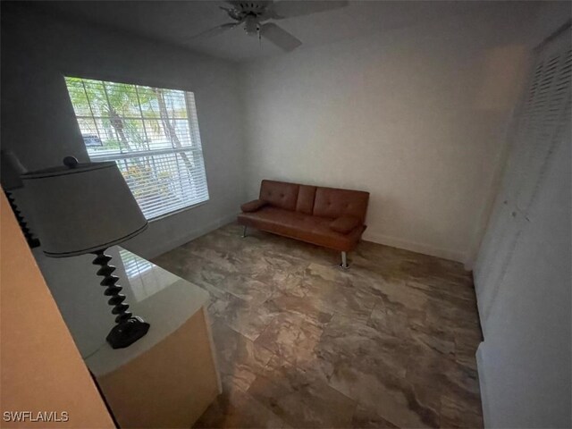 sitting room with ceiling fan