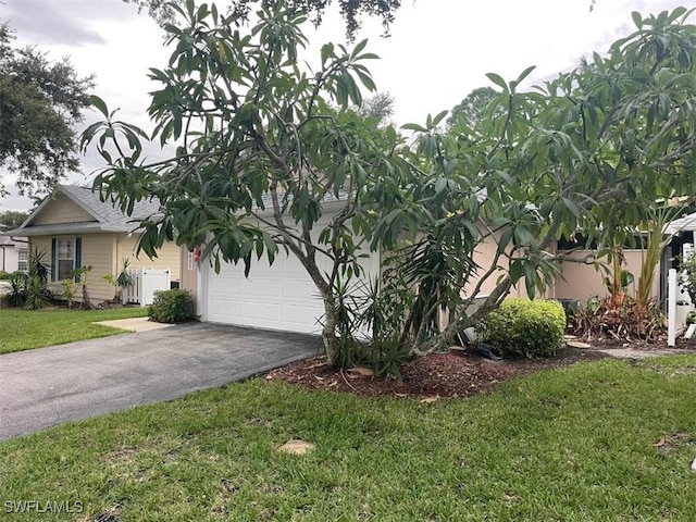 view of front of house featuring a garage and a front yard