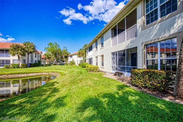 view of yard featuring a water view