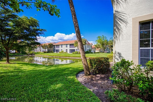 view of yard featuring a water view