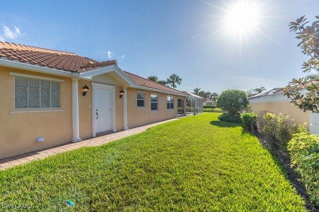 view of yard with a lanai