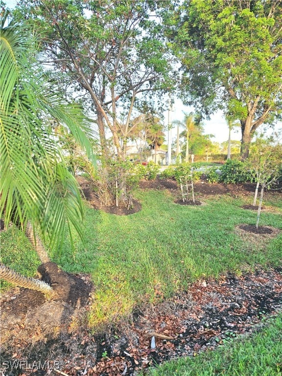 Listing photo 3 for 2898 Weeks Ave, Naples FL 34112