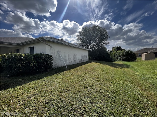 view of side of property featuring a yard