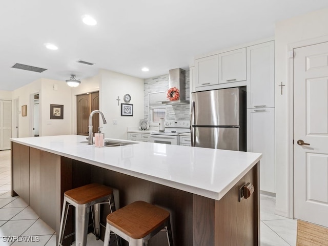 kitchen featuring white electric range oven, stainless steel fridge, sink, and a large island