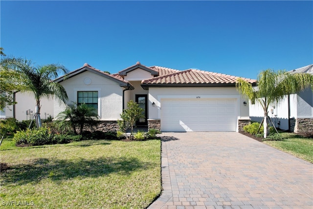 view of front facade featuring a garage and a front lawn