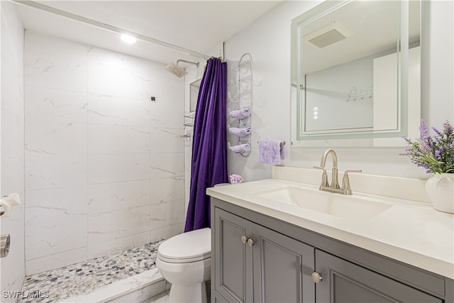 bathroom featuring a shower with curtain, vanity, and toilet