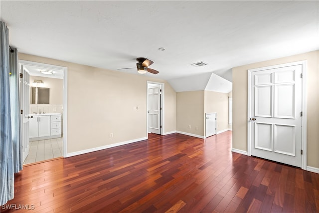 spare room with dark wood-type flooring and ceiling fan