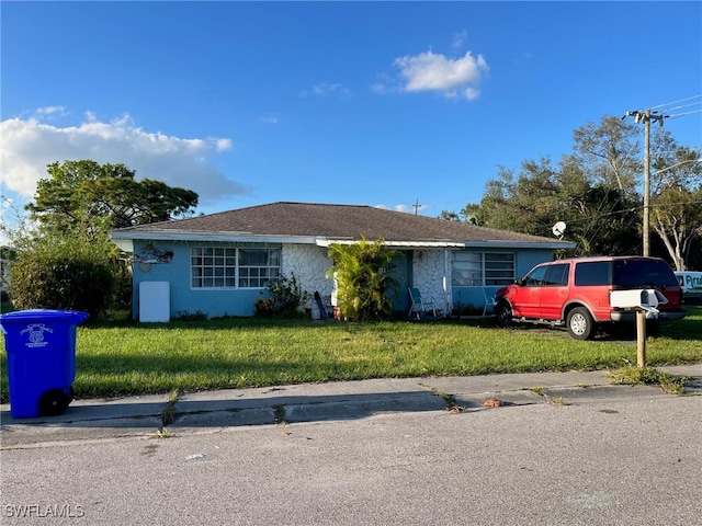 single story home with a front yard