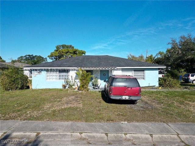 ranch-style house featuring a front lawn