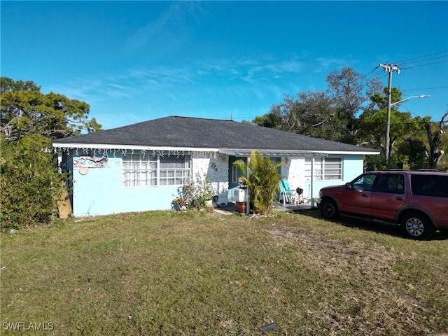 ranch-style home with a front yard