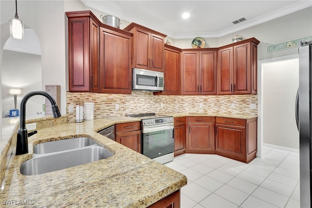 kitchen with sink, tasteful backsplash, decorative light fixtures, appliances with stainless steel finishes, and ornamental molding