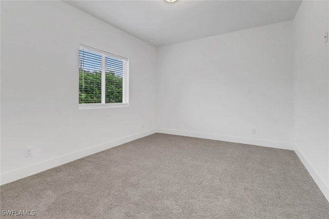 unfurnished room with carpet