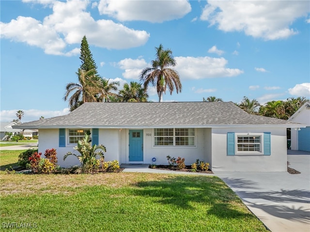 single story home with a front lawn