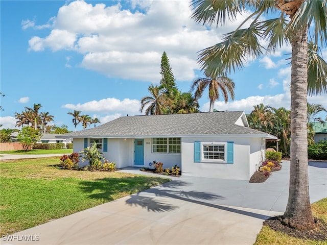 single story home featuring a front lawn