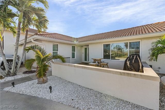 view of front of house featuring a patio