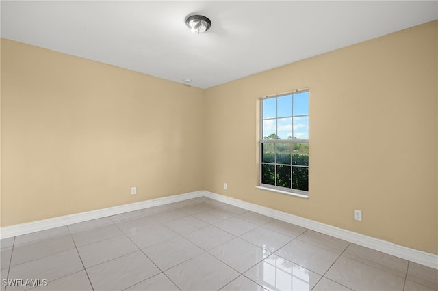 empty room featuring light tile patterned flooring