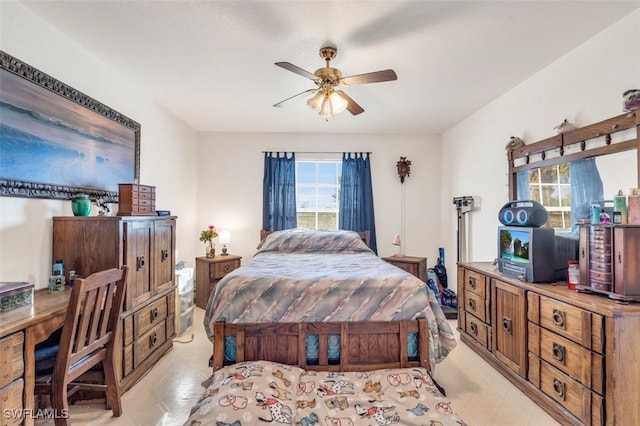 bedroom with ceiling fan