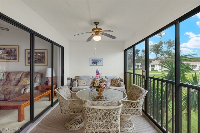 sunroom with ceiling fan