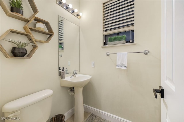 bathroom featuring toilet and sink