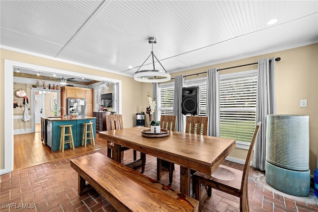 dining area with ornamental molding