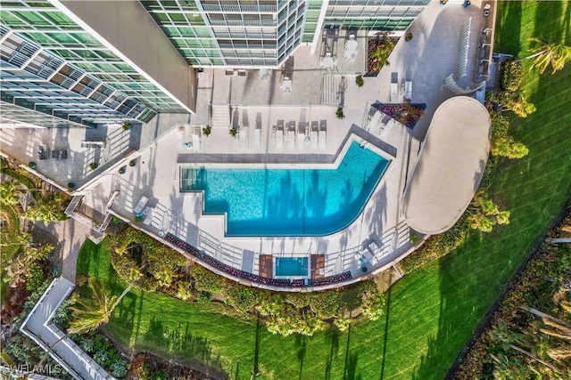 view of swimming pool