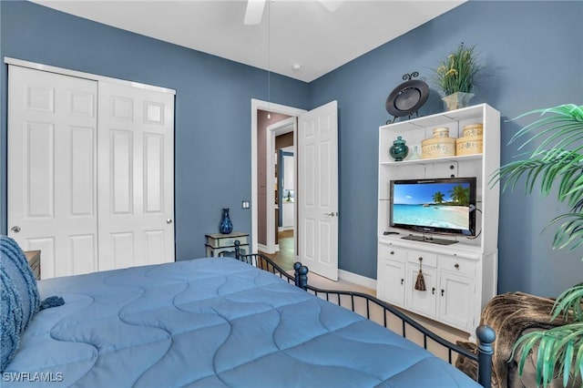 bedroom with a closet, a ceiling fan, and baseboards