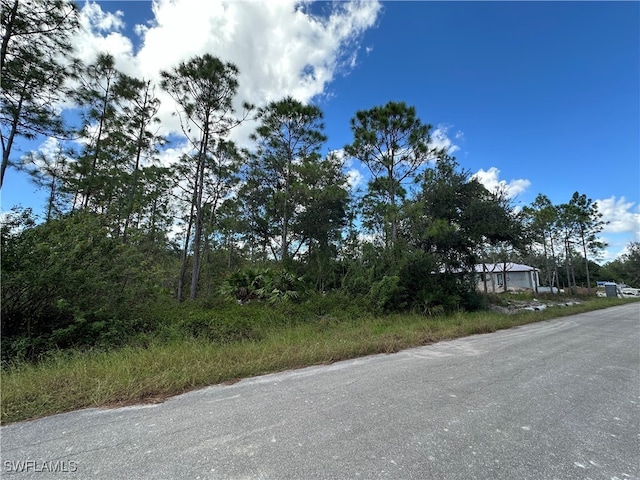 Listing photo 2 for 1515 Lincoln Ave, Lehigh Acres FL 33972