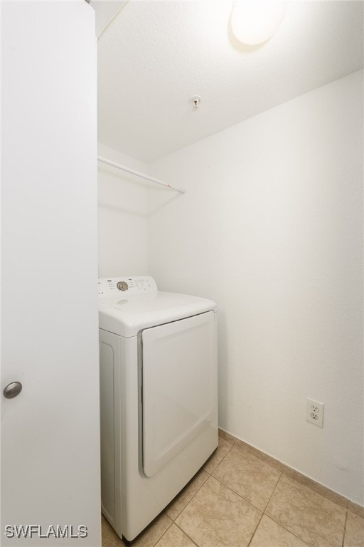 washroom featuring light tile patterned floors